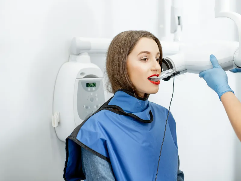 عمليات تنظيف الاسنان